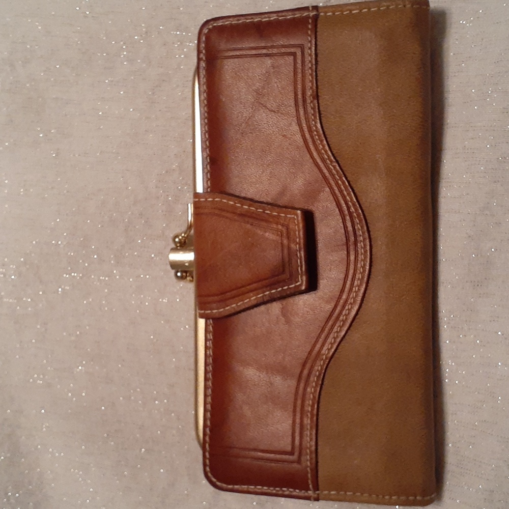 Vintage Billpak Artisans of Leather Cowhide  leather 2 tone brown wallet clasp